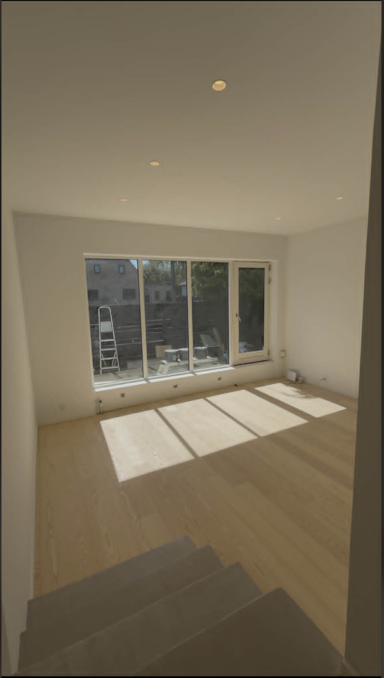 Totalrenovering med nyt køkken og mørke trægulve